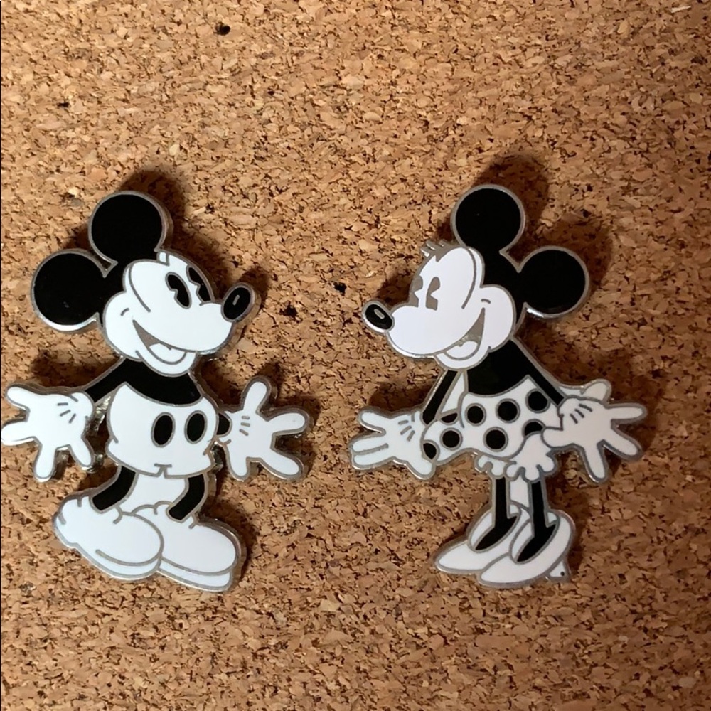 Disney pins